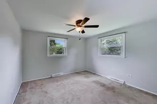 2401 E Thornwood Dr, Lindenhurst, IL 60046 - Photo 12