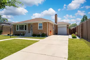 6819 N Keystone Ave, Lincolnwood, IL 60712 - Photo 2