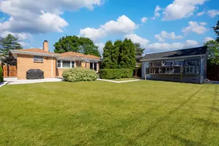 6819 N Keystone Ave, Lincolnwood, IL 60712 - Photo 22