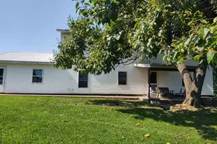 425 King Hill Ln, Vienna, IL 62995 - Photo 2