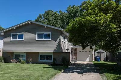 240 Brentwood Drive, Des Plaines, IL 60016 - Photo 2