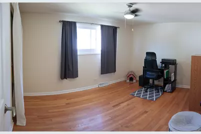 240 Brentwood Drive, Des Plaines, IL 60016 - Photo 20