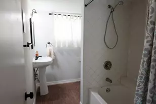 240 Brentwood Dr, Des Plaines, IL 60016 - Photo 12