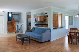 240 Brentwood Dr, Des Plaines, IL 60016 - Photo 8