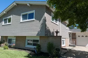 240 Brentwood Dr, Des Plaines, IL 60016 - Photo 1