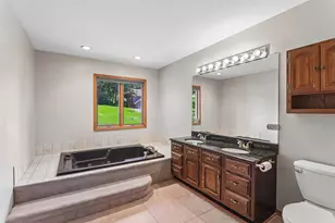 200 N Shore Dr, Oakwood Hills, IL 60013 - Photo 10
