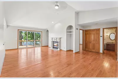 200 N Shore Drive, Oakwood Hills, IL 60013 - Photo 2