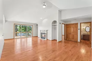 200 N Shore Dr, Oakwood Hills, IL 60013 - Photo 2