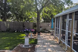 1825 E Sitka Ln E, Mount Prospect, IL 60056 - Photo 22