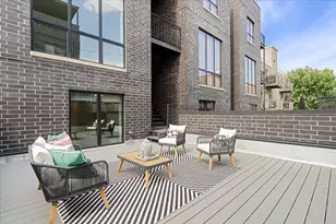 1541 W Pearson St, Chicago, IL 60642 - Photo 30