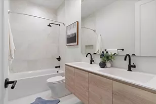 1541 W Pearson St, Chicago, IL 60642 - Photo 26