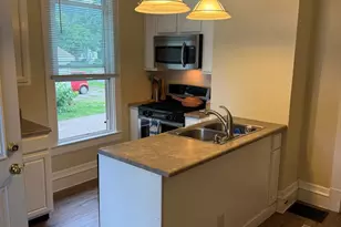 1005 S Center St, Bloomington, IL 61701 - Photo 16