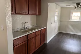 247 E Holmes St, Paxton, IL 60957 - Photo 4