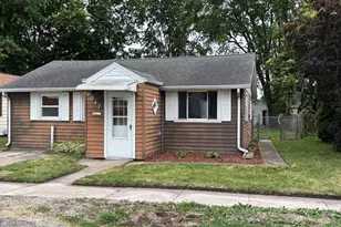 247 E Holmes St, Paxton, IL 60957 - Photo 1