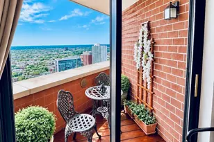 3660 N Lake Shore Dr, Chicago, IL 60613 - Photo 12