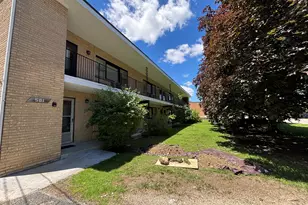 581 Burlington Ave, Clarendon Hills, IL 60514 - Photo 1
