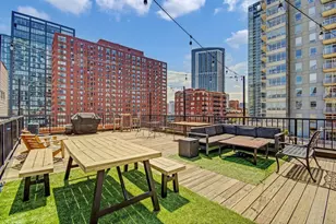 300 W Grand Ave, Chicago, IL 60610 - Photo 16