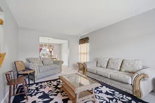 608 Lindsay Cir, North Aurora, IL 60542 - Photo 10