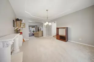 608 Lindsay Cir, North Aurora, IL 60542 - Photo 12