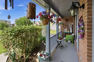 608 Lindsay Cir, North Aurora, IL 60542 - Photo 4