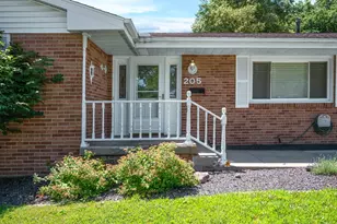 205 S Cottage Ave, Normal, IL 61761 - Photo 2