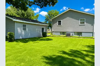 1105 Avenue I, Sterling, IL 61081 - Photo 2