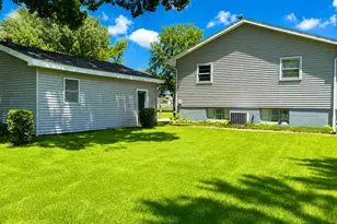 1105 Ave I, Sterling, IL 61081 - Photo 2