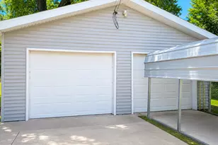 1105 Ave I, Sterling, IL 61081 - Photo 4