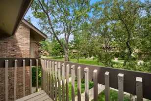 21 Kyle Ct, Willowbrook, IL 60527 - Photo 12