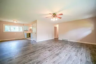 507 W 1st St, Mount Morris, IL 61054 - Photo 4
