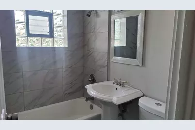 29 N Hillside Avenue #7, Hillside, IL 60162 - Photo 6
