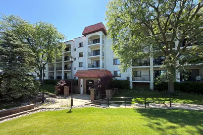 350 Plum Creek Drive #403, Wheeling, IL 60090 - Photo 2