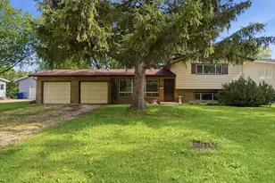 641 Clover Rd, Wauconda, IL 60084 - Photo 2