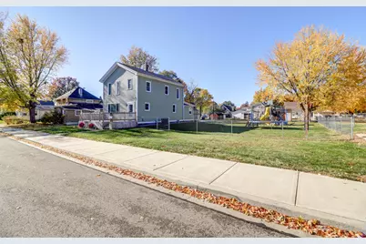 1303 Johnson Avenue, Sterling, IL 61081 - Photo 2
