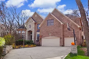 426 W Haley's Hill Ct, Palatine, IL 60067 - Photo 2