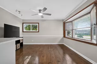 230 Fleetwood Ln, Elk Grove Village, IL 60007 - Photo 14