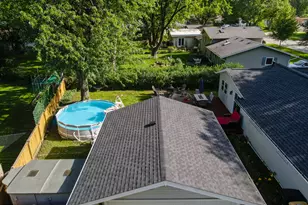 230 Fleetwood Ln, Elk Grove Village, IL 60007 - Photo 32