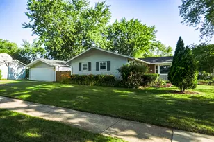 230 Fleetwood Ln, Elk Grove Village, IL 60007 - Photo 1