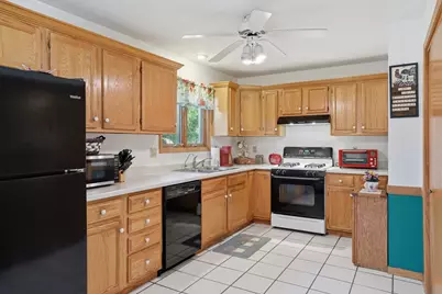 423 Wayne, Rochelle, IL 61068 - Photo 4