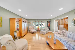 728 Price Ln, Deerfield, IL 60015 - Photo 12