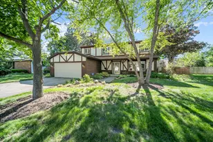 728 Price Ln, Deerfield, IL 60015 - Photo 2