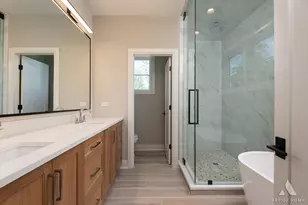 246 Holmes Ave, Clarendon Hills, IL 60514 - Photo 26