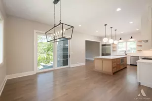 246 Holmes Ave, Clarendon Hills, IL 60514 - Photo 10