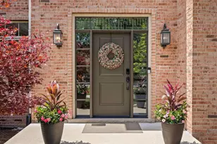 148 Hawkins Cir, Wheaton, IL 60189 - Photo 2