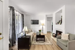 2071 Waverly Ln, Algonquin, IL 60102 - Photo 4