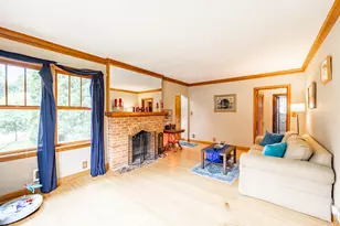 725 Augusta Ave, Elgin, IL 60120 - Photo 4