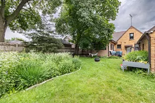 725 Augusta Ave, Elgin, IL 60120 - Photo 34