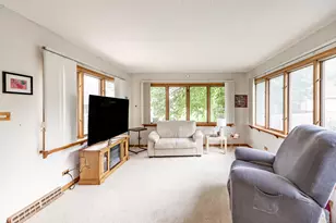 725 Augusta Ave, Elgin, IL 60120 - Photo 16