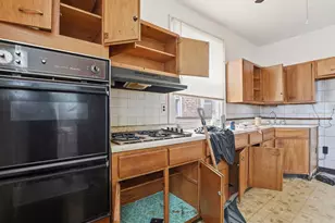 7842 S Constance Ave, Chicago, IL 60649 - Photo 8