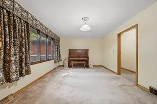 2087 Blackhawk Ln, Dixon, IL 61021 - Photo 4